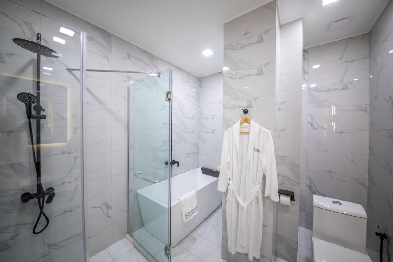 Newport Hotel Kutaisi Ngoại thất bức ảnh