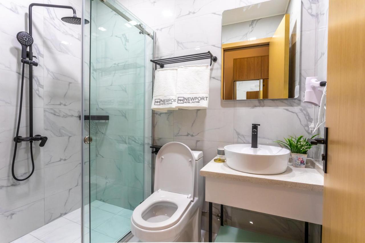 Newport Hotel Kutaisi Ngoại thất bức ảnh
