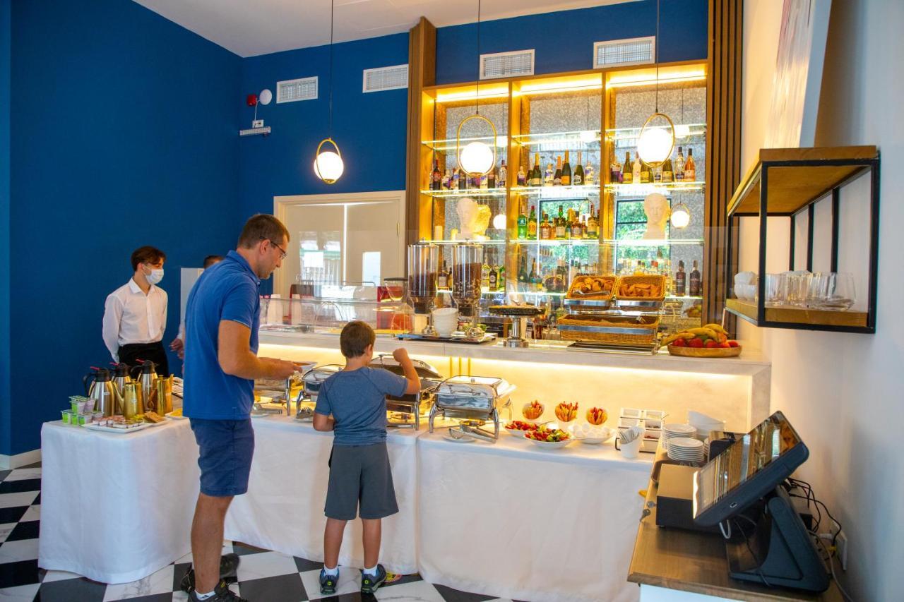 Newport Hotel Kutaisi Ngoại thất bức ảnh